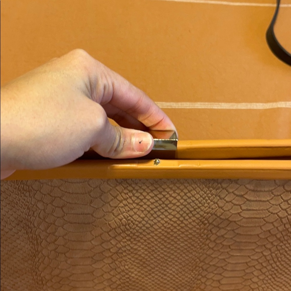 Handbag - Picture 2 of 3